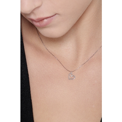 Collar con colgante corazón oro blanco de 18 qt diamante