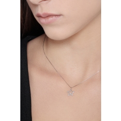 Collar con colgante en forma de estrella con un diamante 2