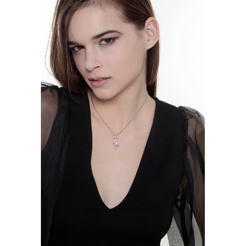 Collana in oro bianco 18k con perla e diamanti Collana in oro bianco 18k con perla e diamanti