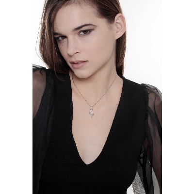 Collana in oro bianco 18k con perla e diamanti