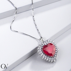 Collar oro blanco de 18K con colgante rubí talla corazón 2
