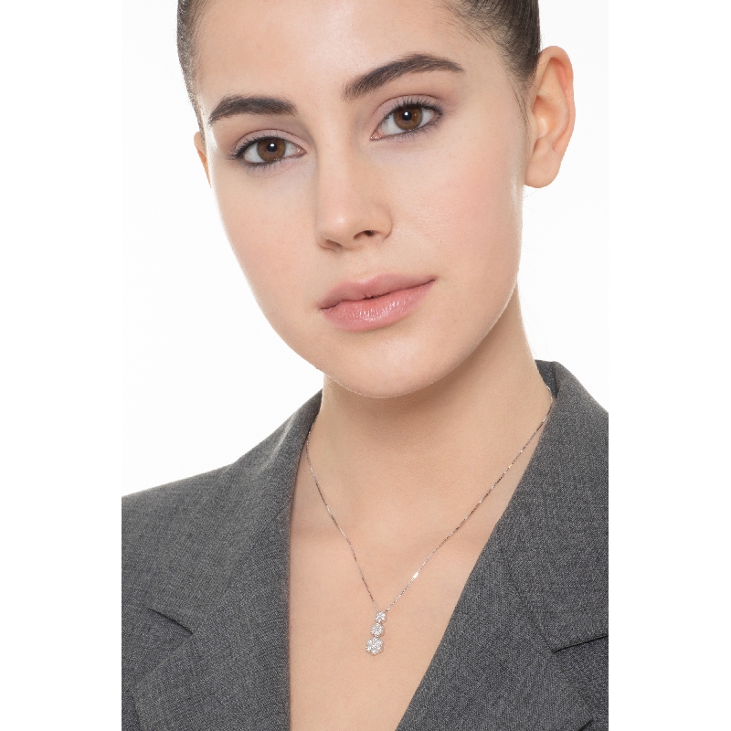 Collar en oro 18k con colgante trilogy en forma de flor con diamantes