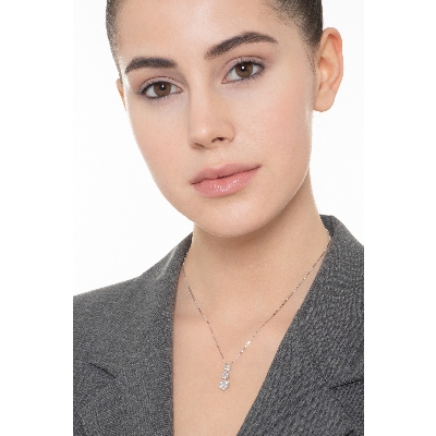 Collar en oro 18k con colgante trilogy en forma de flor con diamantes