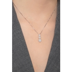 Collar en oro 18k con colgante trilogy en forma de flor con diamantes 2
