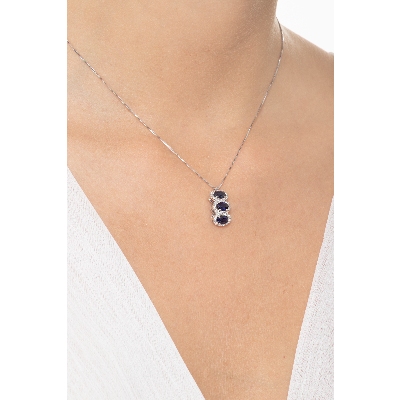 Collar con tres zafiros azules ovalados y diamantes or 750
