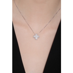 Collar de oro blanco de 18k con cruz de diamantes en pavé 2