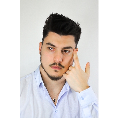 Collar en oro blanco 18k con cruz de diamantes negros 50 cm