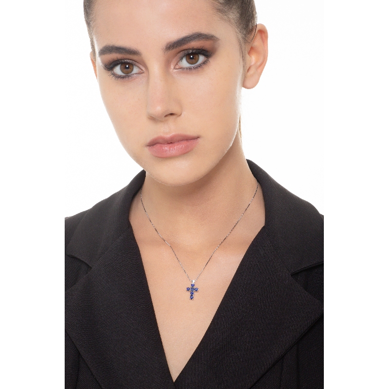 Collar con colgante cruz oro blanco 18 quilates con zafiros azules