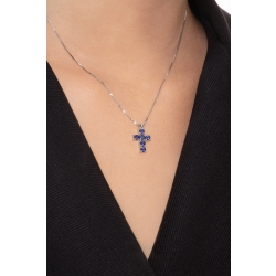 Collar con colgante cruz oro blanco 18 quilates con zafiros azules 2