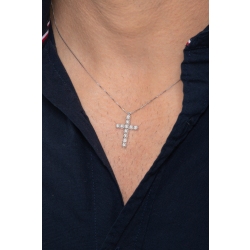 Collar hombre en oro blanco con cruz y diamantes, de 24x15 mm 2