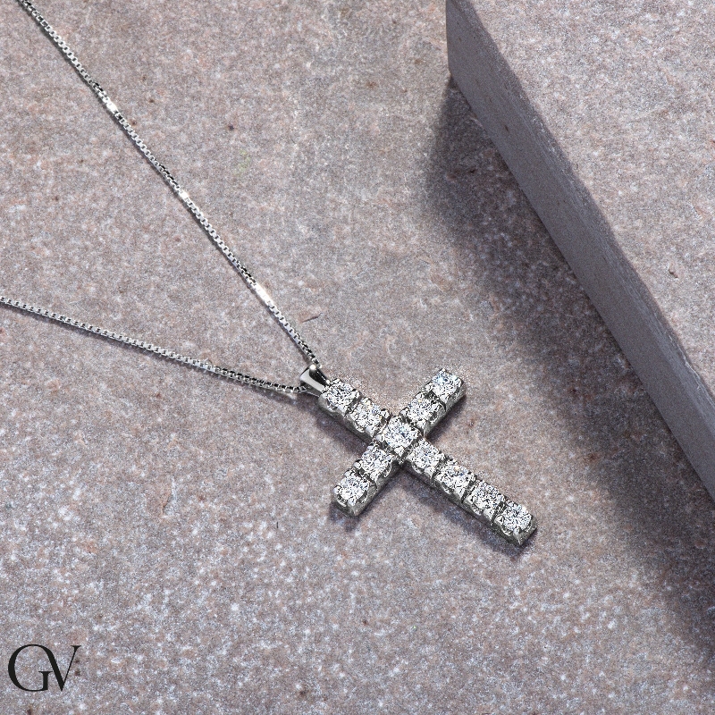 Collar en oro blanco 18 quilates con cruz y diamantes Collar en oro blanco 18 quilates con cruz y diamantes