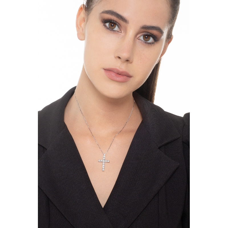 Collar en oro blanco 18 quilates con cruz y diamantes Collar en oro blanco 18 quilates con cruz y diamantes