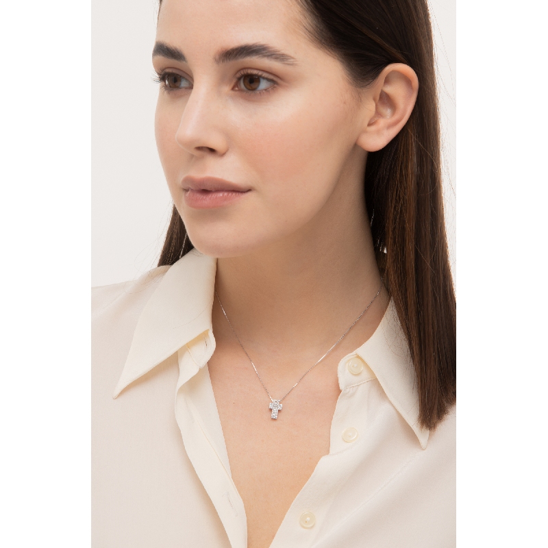 Collar en oro blanco 18k con colgante cruz de diamantes 12x8 mm