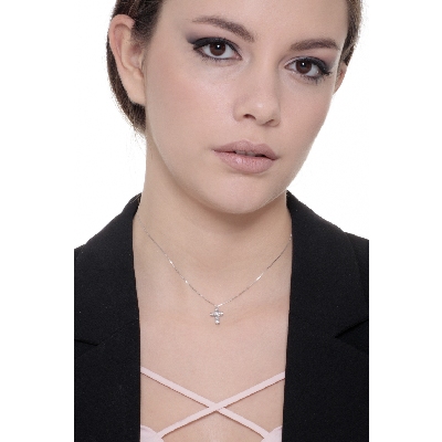 Collar en oro blanco 18k con cruz de diamantes brillantes 13x10 mm