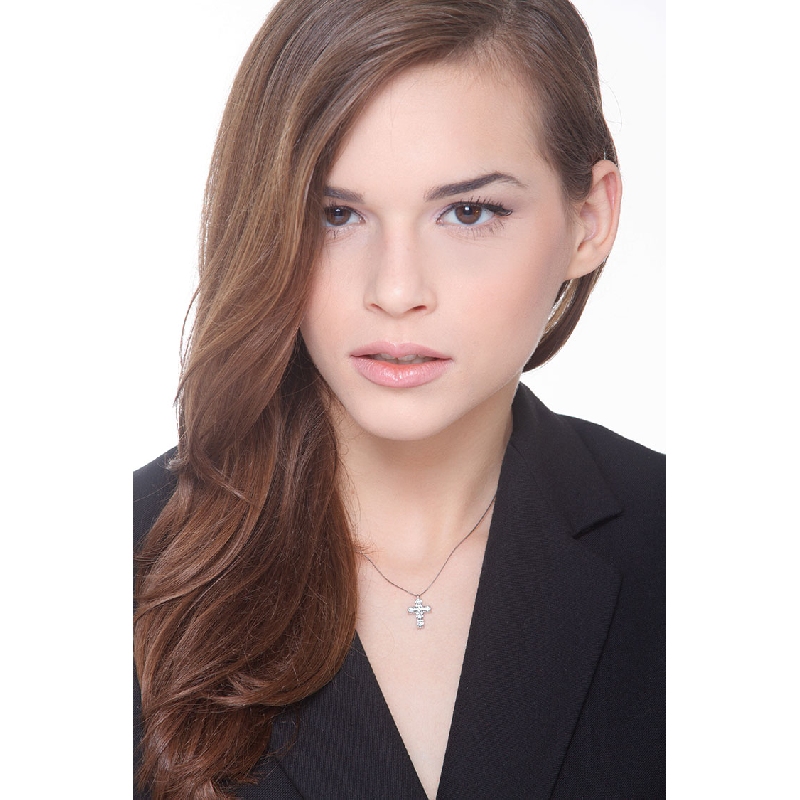 Collar en oro blanco 18k con cruz de diamantes