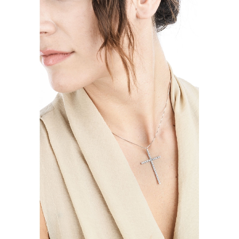 Collar de mujer y cruz en oro blanco de 18kt con diamantes Collar de mujer y cruz en oro blanco de 18kt con diamantes