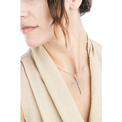 Collar de mujer y cruz en oro blanco de 18kt con diamantes