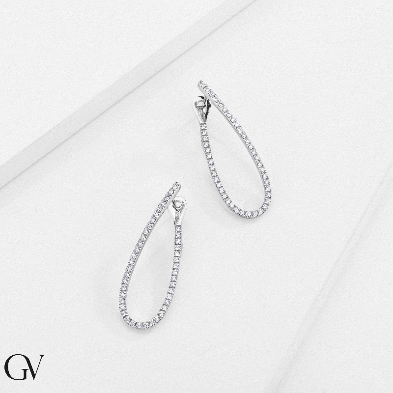 Pendientes ovalados alargados en oro blanco de 18k con diamantes Pendientes ovalados alargados en oro blanco de 18k con diamantes