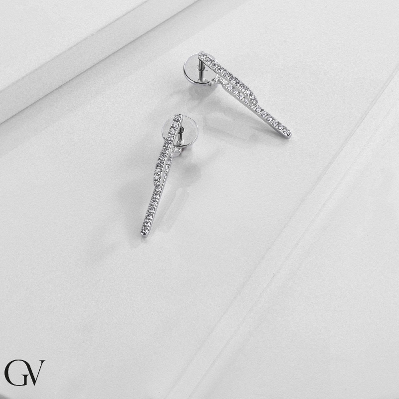 Pendientes en oro blanco 18k con tres filas de diamantes en cascada