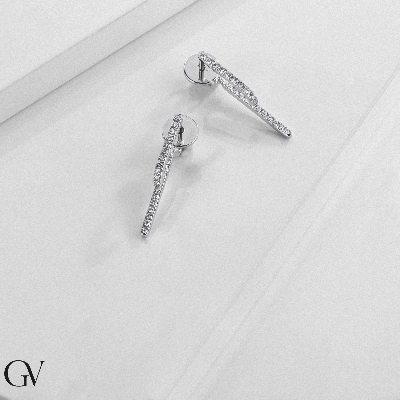 Pendientes en oro blanco 18k con tres filas de diamantes en cascada