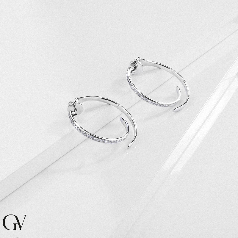 Aros en oro blanco 750 engastados con diamantes  Aros en oro blanco 750 engastados con diamantes