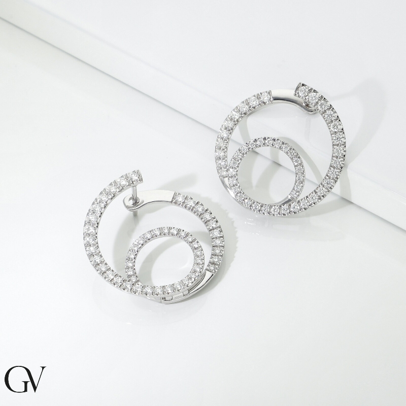 Pendientes de doble aro en oro blanco 18k con diamantes Pendientes de doble aro en oro blanco 18k con diamantes