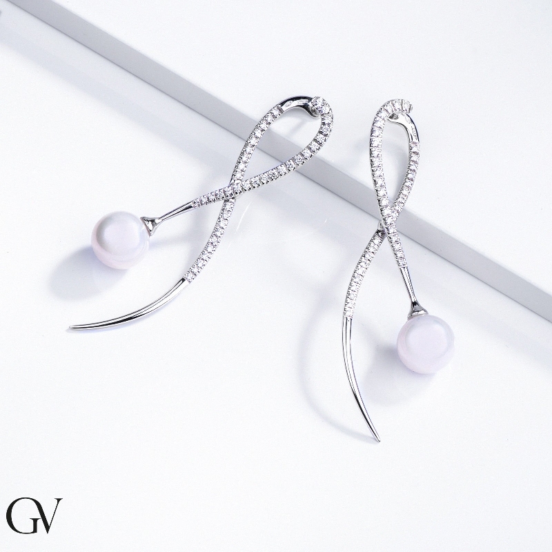 Pendientes en oro blanco 18k con diamantes brillantes y perlas naturales