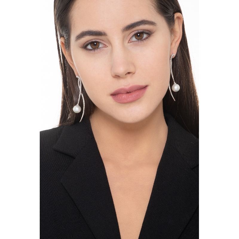 Pendientes en oro blanco 18k con diamantes brillantes y perlas naturales