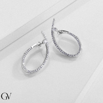 Pendientes ovalados en oro blanco 18k con diamantes