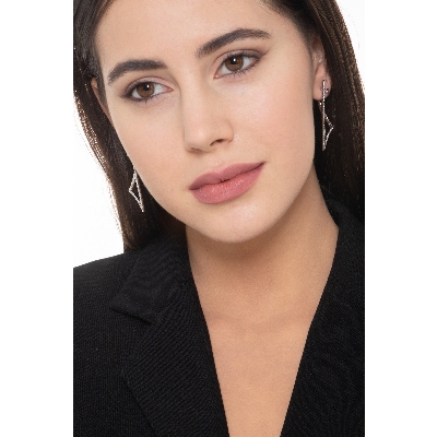 Pendientes triangulares en oro blanco 18k con diamantes