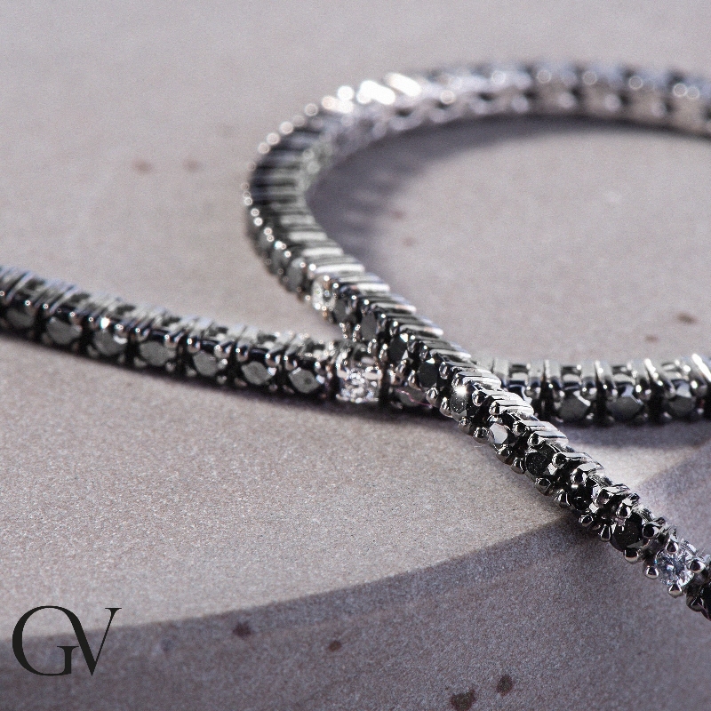 Pulsera riviere en oro blanco 18k con diamantes negros y blancos Pulsera riviere en oro blanco 18k con diamantes negros y blancos