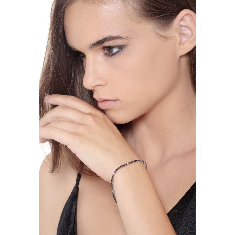 Pulsera riviere en oro blanco 18k con diamantes negros y blancos Pulsera riviere en oro blanco 18k con diamantes negros y blancos