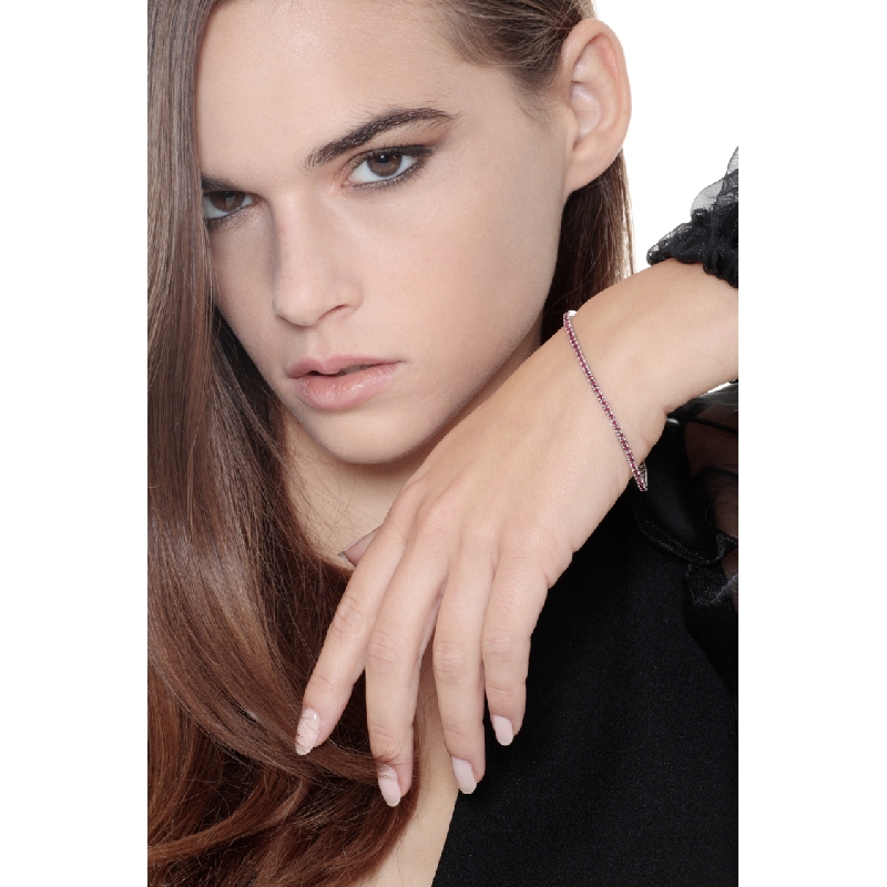 Pulsera Tennis de garra en oro blanco de 18 quilates con rubíes Pulsera Tennis de garra en oro blanco de 18 quilates con rubíes
