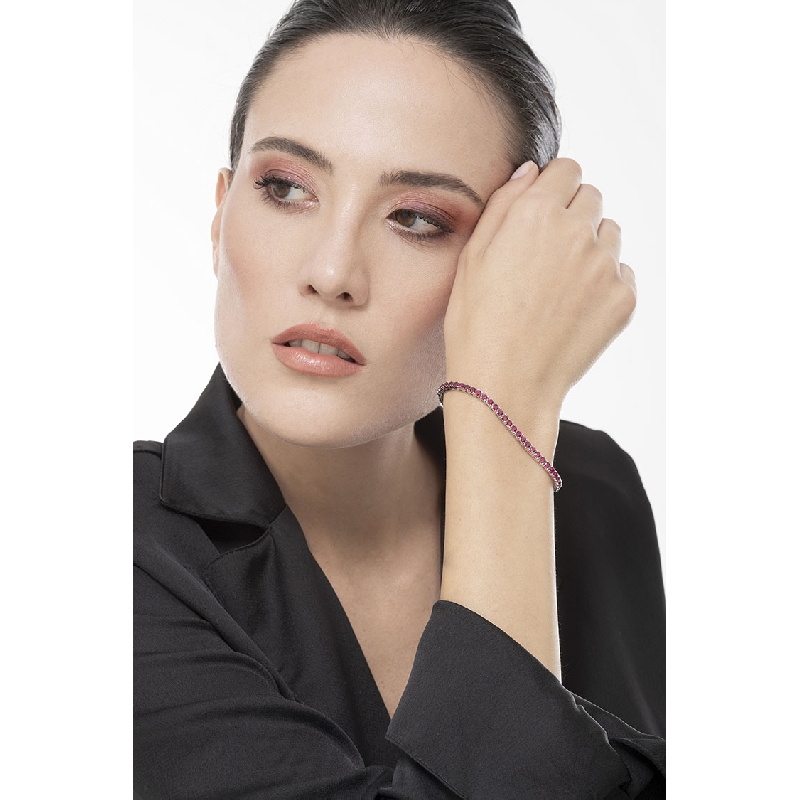 Pulsera Tennis con Rubíes con garras en Oro Blanco de 18k Pulsera Tennis con Rubíes con garras en Oro Blanco de 18k