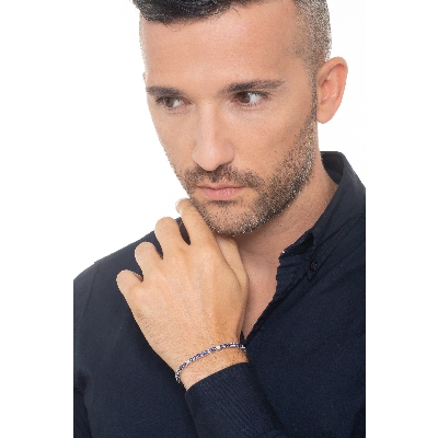 Brazalete tenis en oro blanco de 18 quilates con zafiros azules