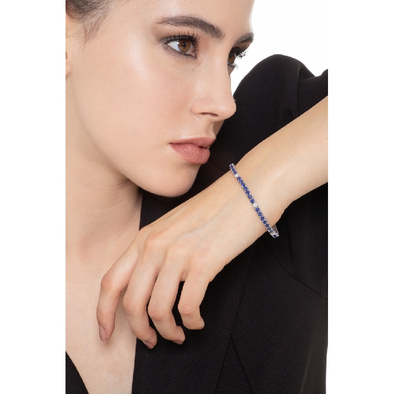 Brazalete tenis en oro blanco de 18 quilates con zafiros azules Brazalete tenis en oro blanco de 18 quilates con zafiros azules