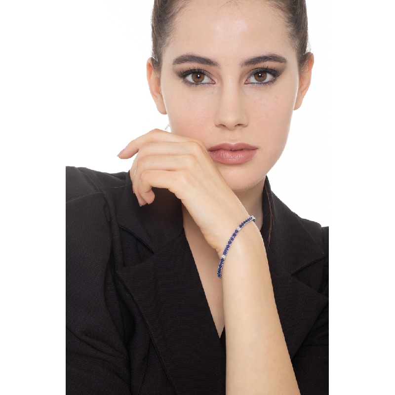 Pulsera oro blanco de 18K con zafiros azules y brillantes Pulsera oro blanco de 18K con zafiros azules y brillantes