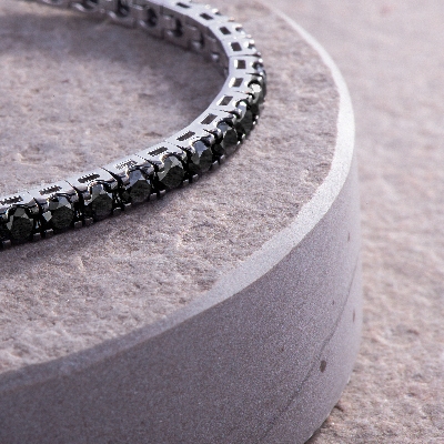 Pulsera tennis cuadrada en oro blanco 18k con diamantes negros