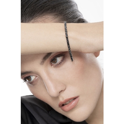 Pulsera tennis cuadrada en oro blanco 18k con diamantes negros