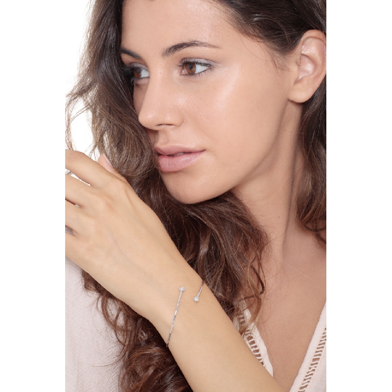 Pulsera rígida y abierta de oro blanco 18k y diamantes 