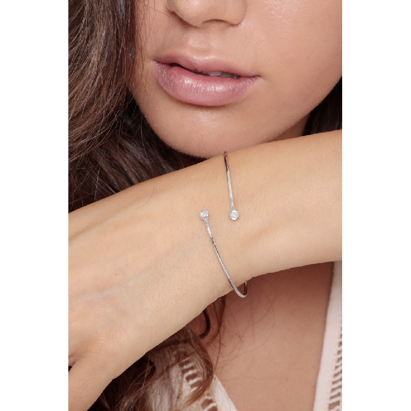 Pulsera rígida y abierta de oro blanco 18k y diamantes 
