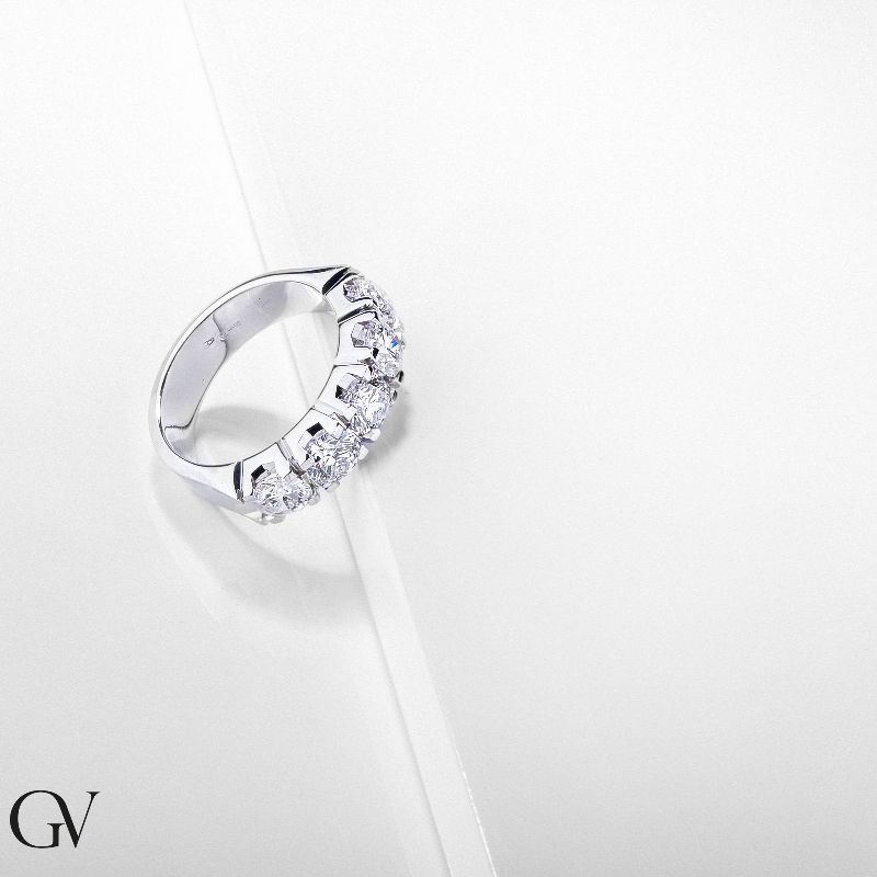 Anillo a 5 piedras en Oro Blanco 18k ct 2.20 Anillo a 5 piedras en Oro Blanco 18k ct 2.20