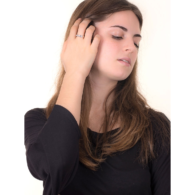 Anillo 7 piedras oro blanco de 18k con diamantes Anillo 7 piedras oro blanco de 18k con diamantes