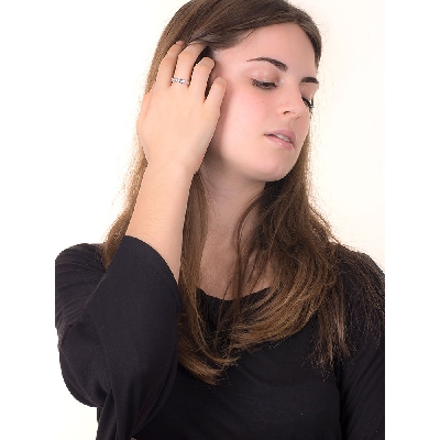 Anillo 7 piedras oro blanco de 18k con diamantes