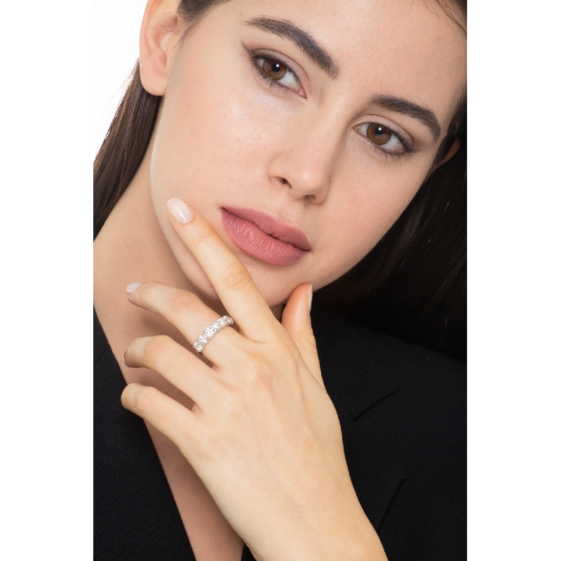 Anillo media alianza 7 diamantes en oro blanco 18 quilates ct. 1,70