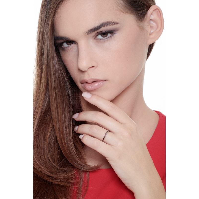 Anillo Eternity en oro blanco con diamantes coñac