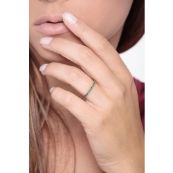 Anillo Eternity en oro amarillo 18k con diamantes azules 2