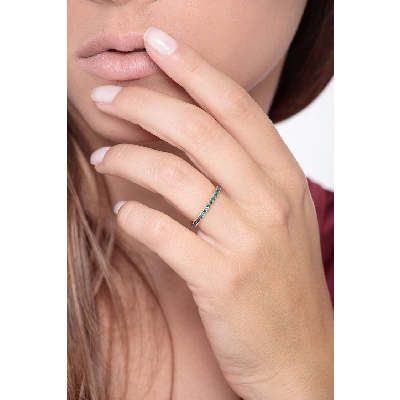 Anillo Eternity en oro amarillo 18k con diamantes azules