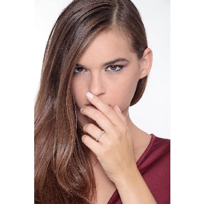 Anillo Eternity con garras en oro rosa 18k con diamantes