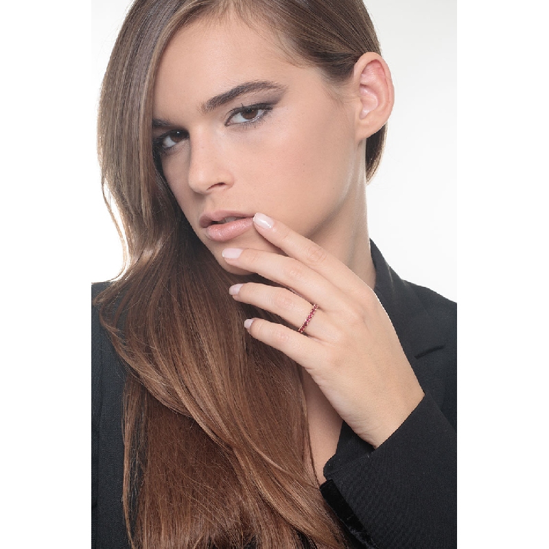 Anillo Eternity en oro rosa 18k con rubíes